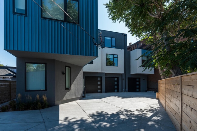 Building Photo - GORGEOUS TOWNHOUSE IN RiNo