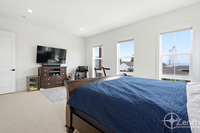 Building Photo - 382 W Fir Lp