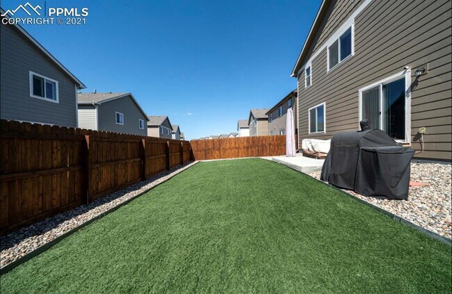 Building Photo - 6673 Galpin Dr