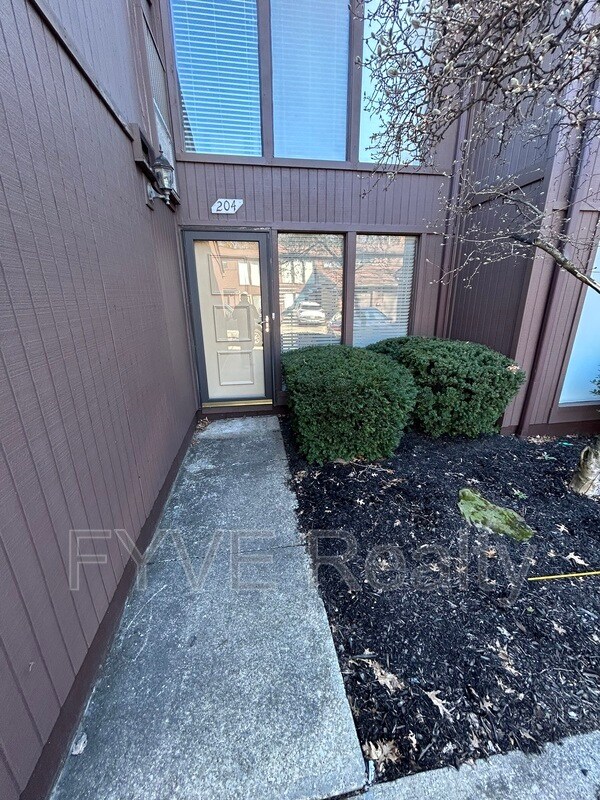 Building Photo - 5590 Barton Rd