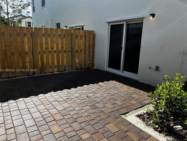 Building Photo - 2451 SE 28th St