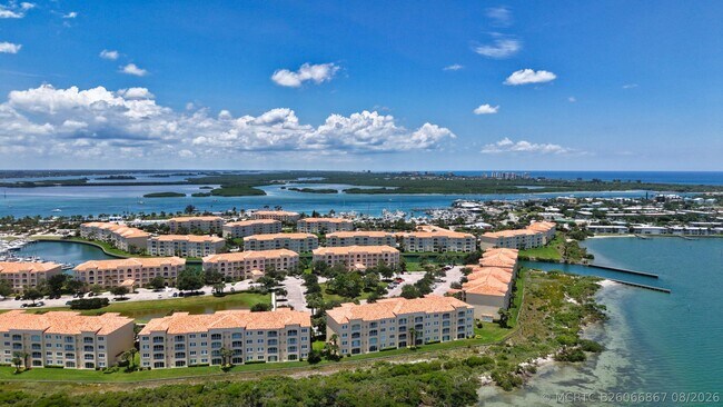 Building Photo - 3 Harbour Isle Dr E