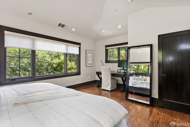Building Photo - 2 Normandy Ln
