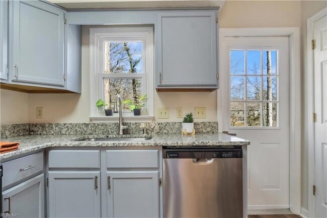 Building Photo - 2721 Linden Ln