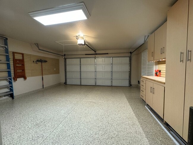 Building Photo - Immaculate home with pool & hardwood floors!