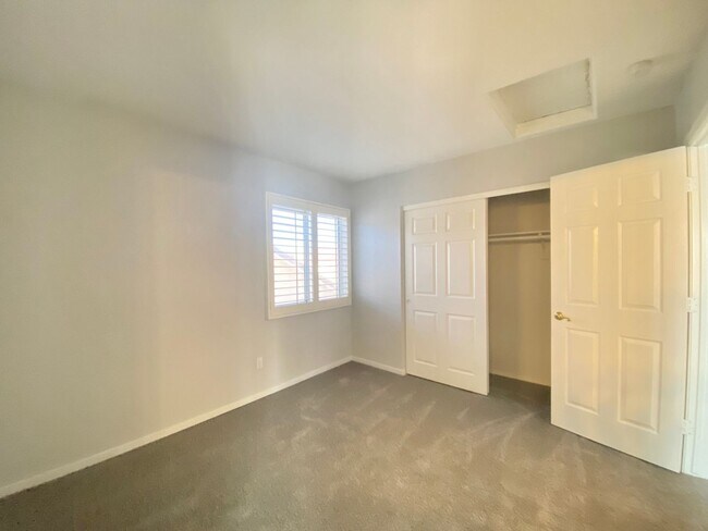 Building Photo - FANTASTIC SINGLE-FAMILY HOUSE WITH 4 BEDROOMS