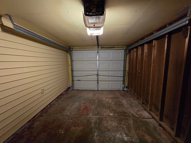 Building Photo - 2192 Lisa Ave