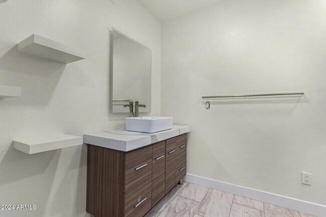 Building Photo - 936 W Rio Salado Pkwy