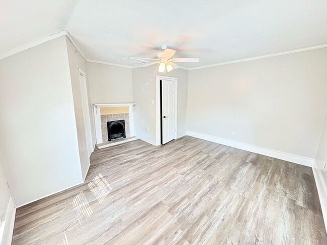 Building Photo - 533 Broadway St