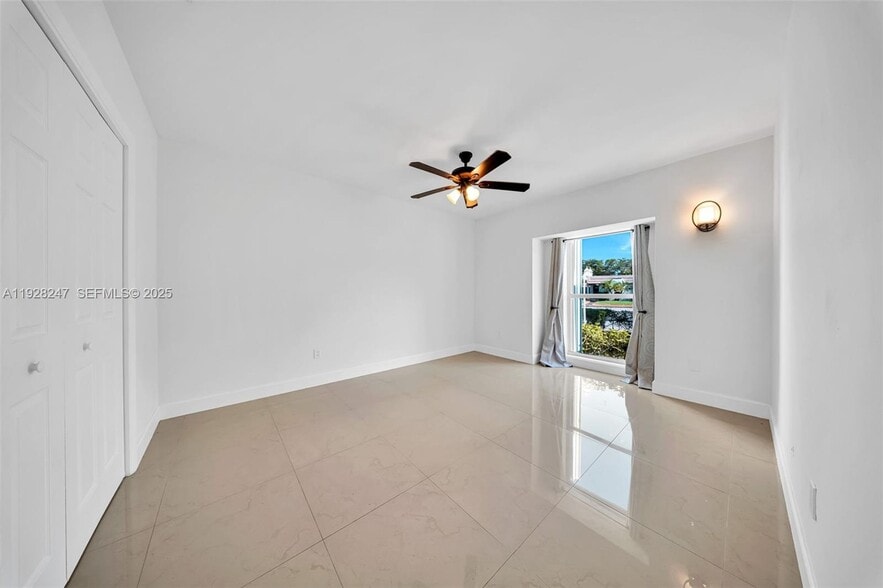 Building Photo - 7417 Twin Sabal Dr