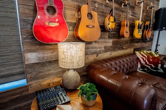 Building Photo - 5200 St Georges Green