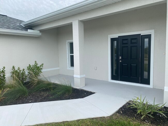 Building Photo - 2926 Diplomat Pkwy W