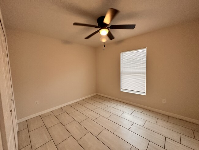 Building Photo - 1800 Coral Point Dr