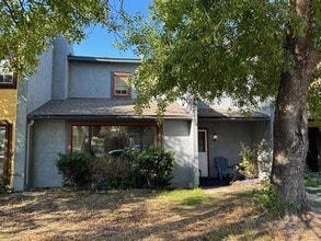 Building Photo - 2315 Jimmydee Dr
