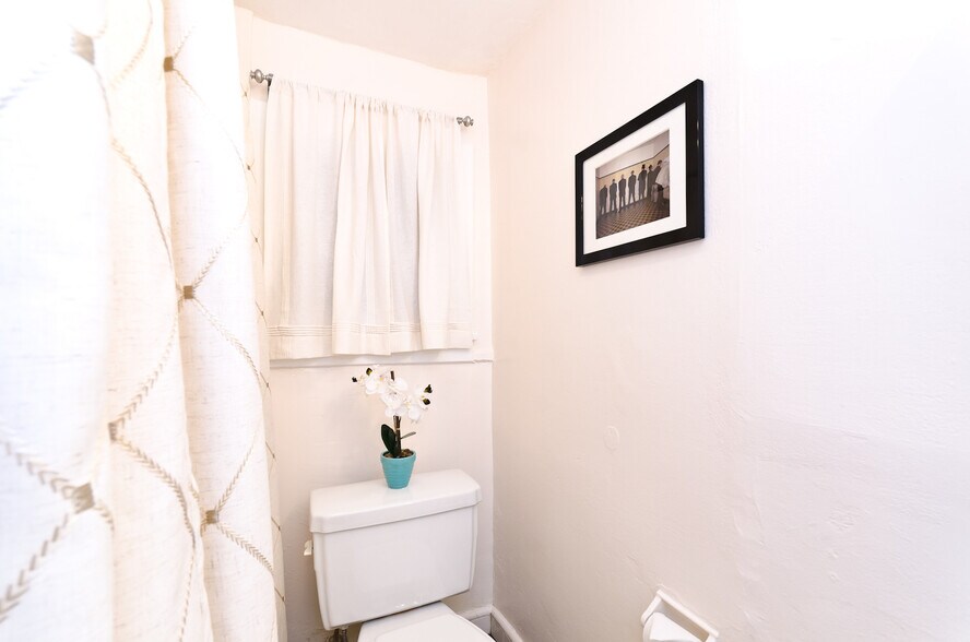 Building Photo - 1997 Pinehurst Rd