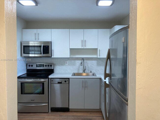 Building Photo - 7900 Tatum Waterway Dr