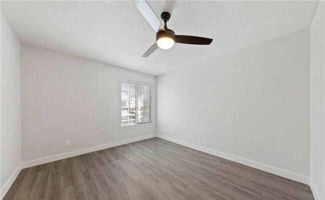 Building Photo - Upgraded 2 bedroom condo in guard gated co...