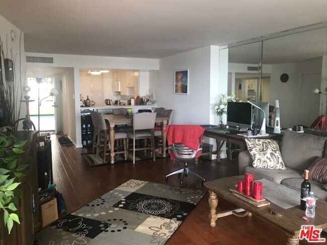 Building Photo - 4314 Marina City Dr