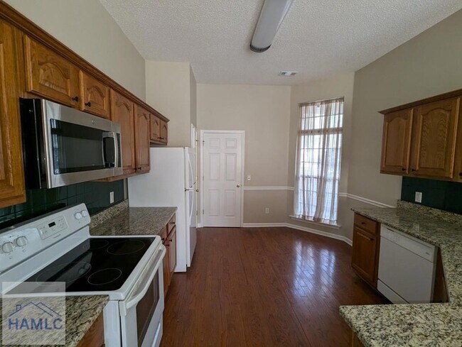 Building Photo - 550 Laurenburg Dr