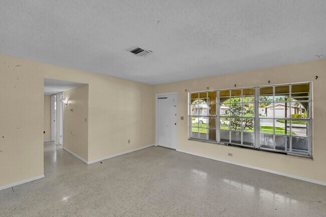 Building Photo - 160 NE Bracken Rd