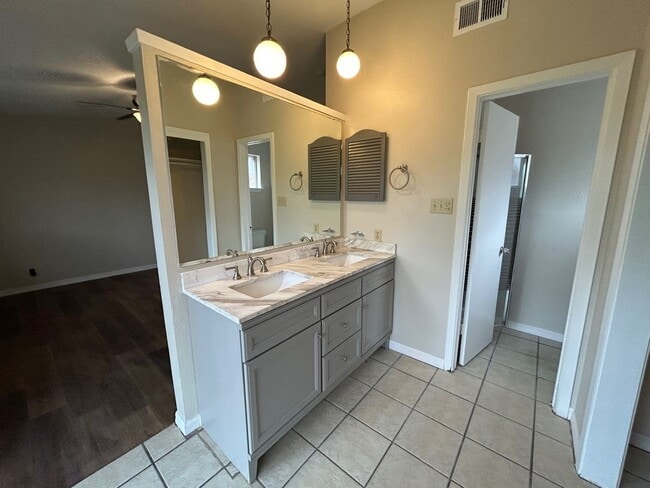 Building Photo - 3BED/2BATH Home for lease! Available Now in Live Oak!