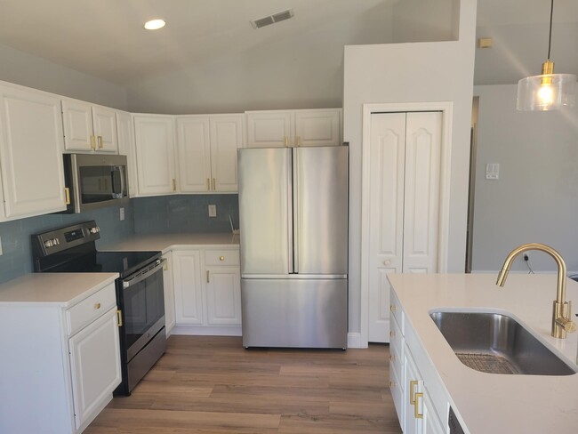 Building Photo - 20907 Country Barn Dr