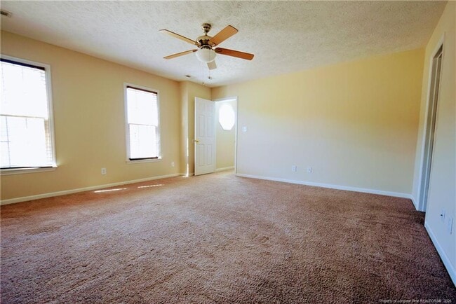 Building Photo - 328 Roundtree Dr