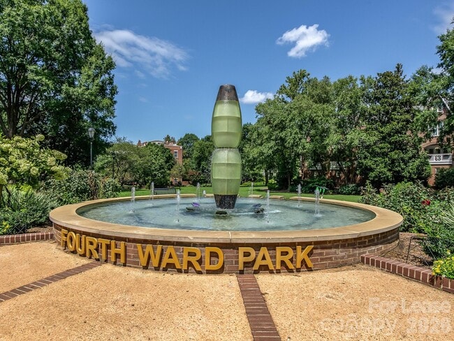 Building Photo - 514 W 10th St