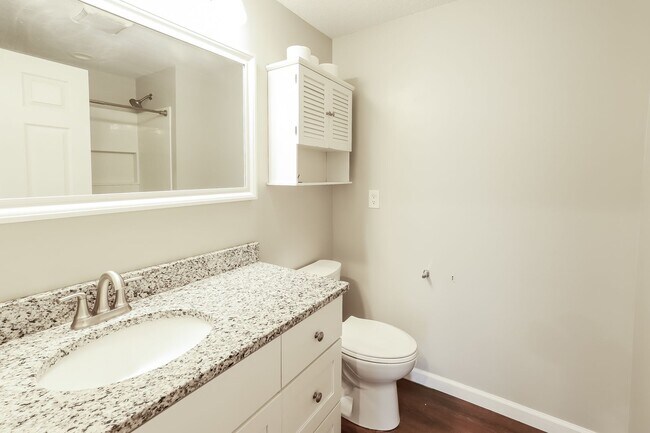 Building Photo - Don't miss out on this beautiful home!