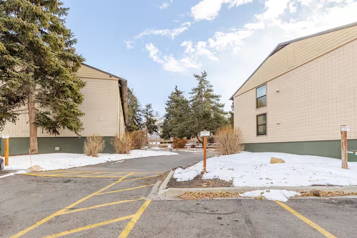 Building Photo - 1150 Deer Valley Dr