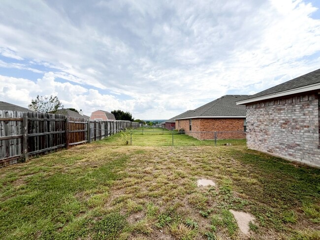 Building Photo - 312 Cedar Ridge Dr