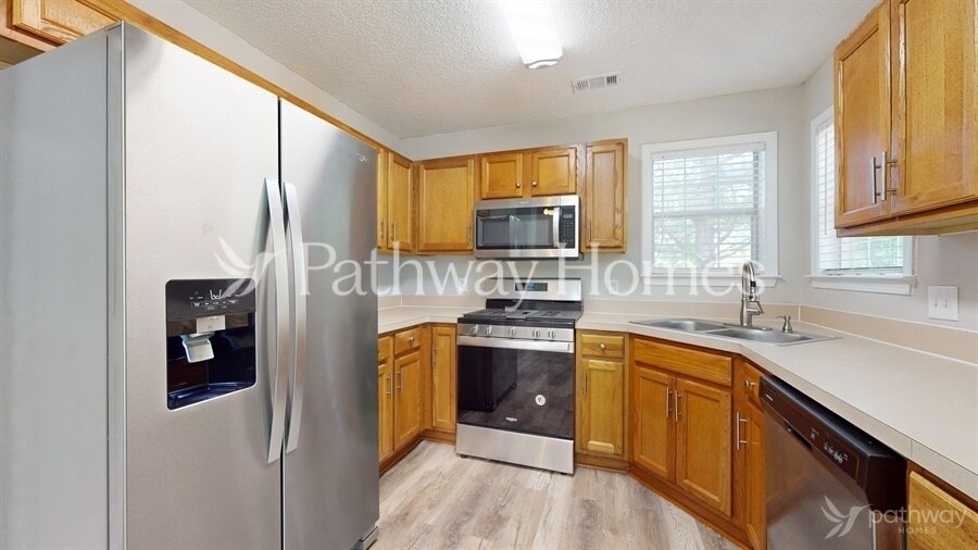 Building Photo - 10891 Knotty Pine Pl