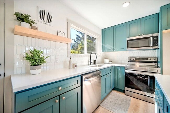 Building Photo - 1710 Johnson St