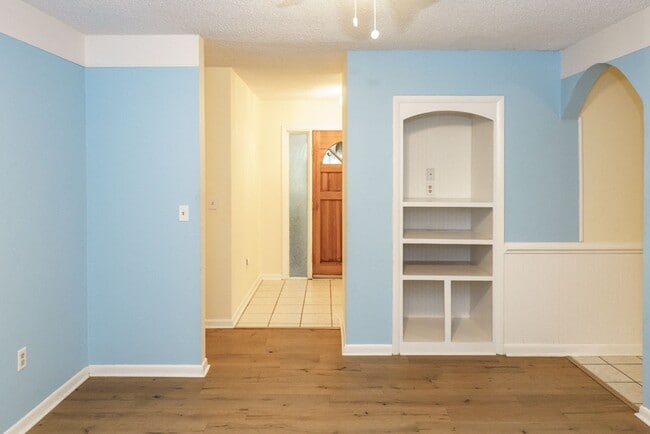 Building Photo - Beautiful 4 bedroom in the heart of Mossy Oaks!