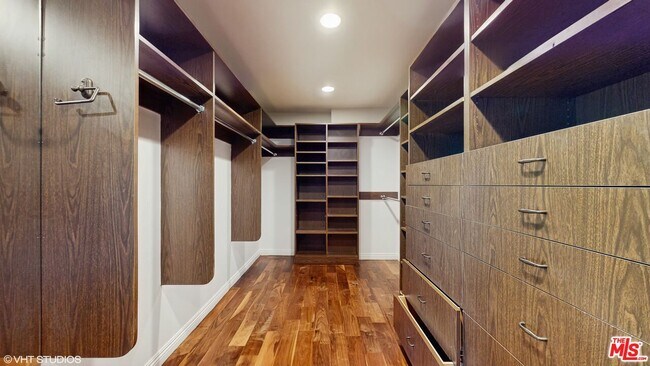 Building Photo - 3311 Deronda Dr