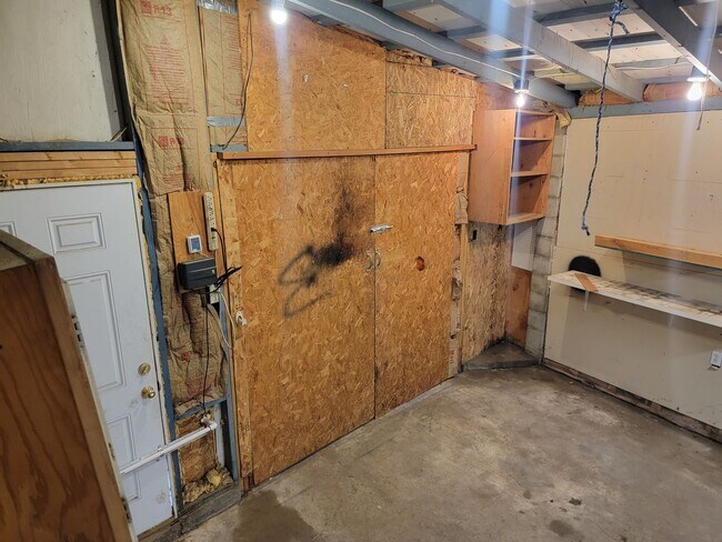 Building Photo - Beautiful 3-Bedroom Home - EV Charger - Pet Friendly