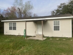 Building Photo - Long Beach 3 Bedroom