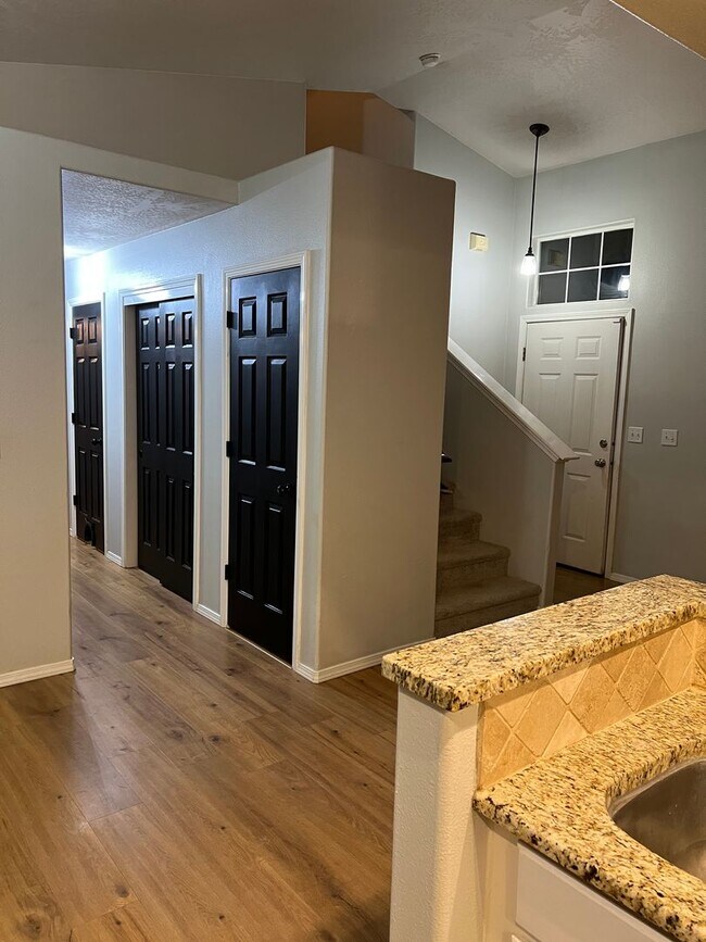 Building Photo - Welcome to this charming 3 bedroom, 2 bathroom home located in Nampa, ID.