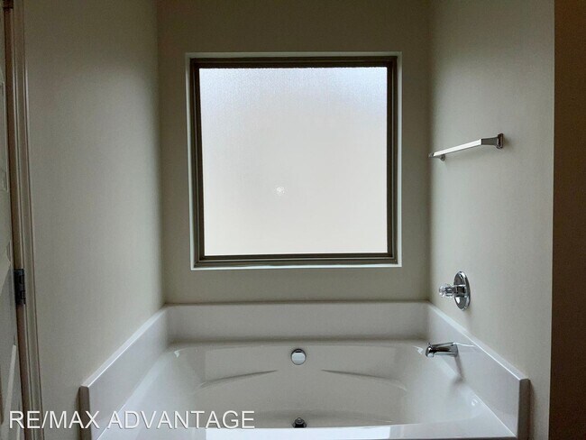 Building Photo - 4 br, 2.5 bath House - 2700 Feldspar Way