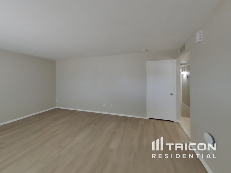Building Photo - 9714 N 45th Ave