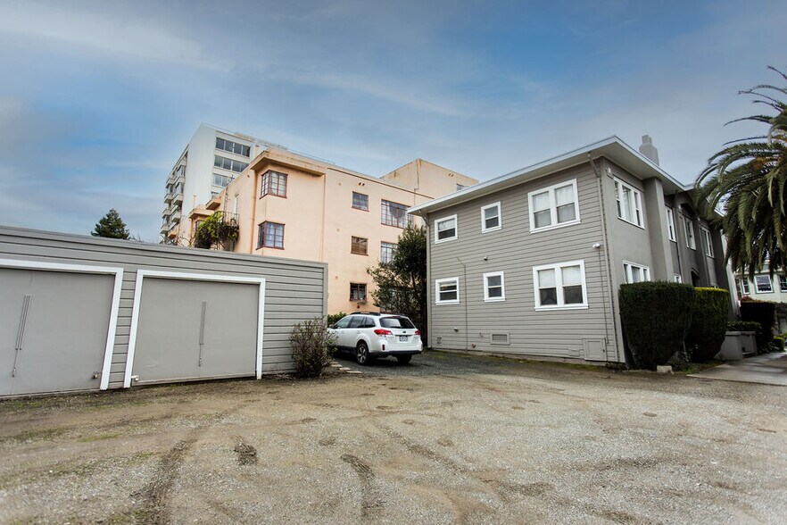 Building Photo - 2329 Parker St