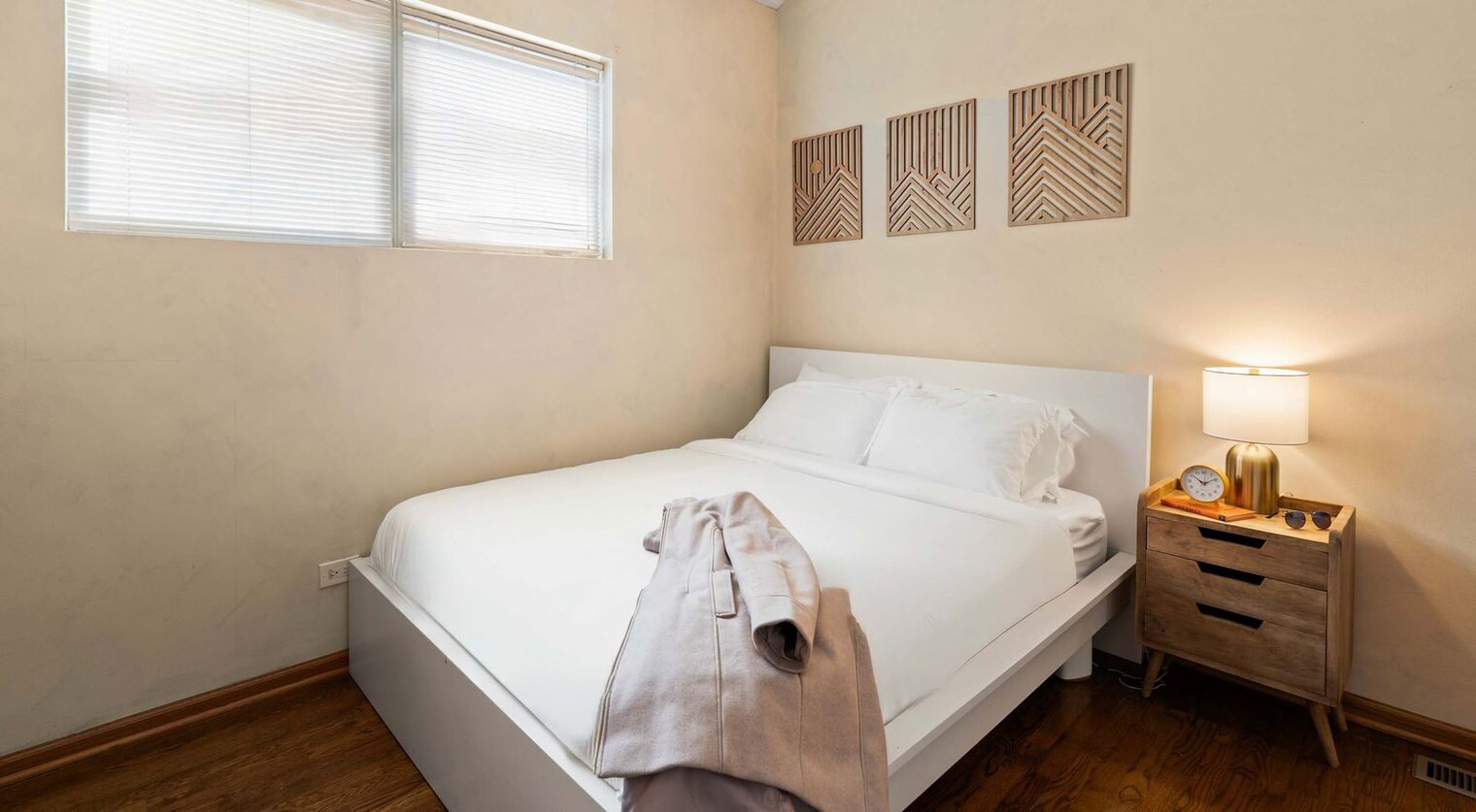 Building Photo - 1418 N Talman Ave