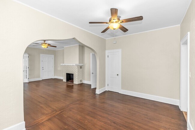 Building Photo - 812 Harwood St