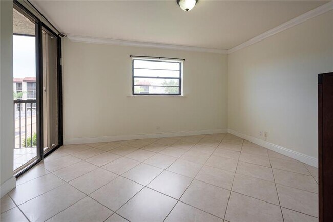 Building Photo - 10401 W Broward Blvd