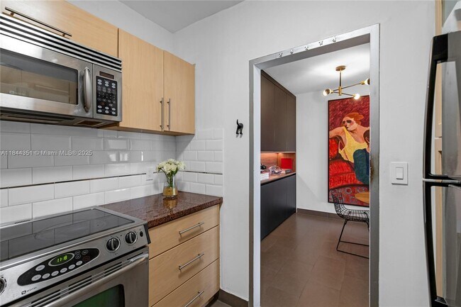 Building Photo - 7441 Wayne Ave