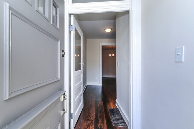 Building Photo - Renovated Columbia Heights 3BD Rowhome wit...