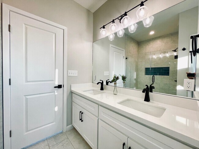 Building Photo - 1426 Los Estribos Dr