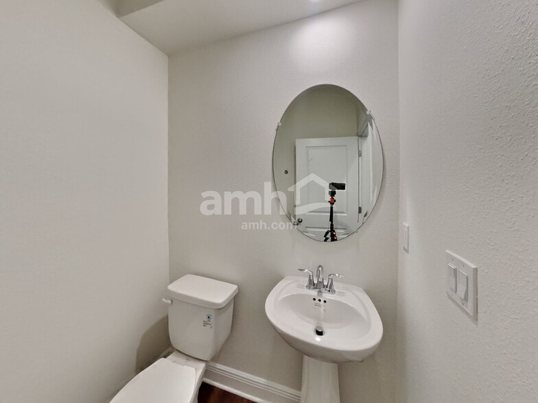 Building Photo - 27288 St Andrews Ave