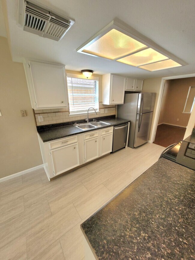 Building Photo - 22 W Broken Oak Ct