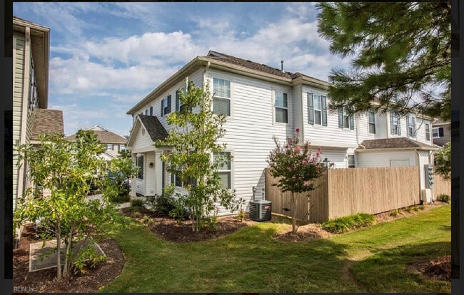 Building Photo - 1685 Halesworth Ln